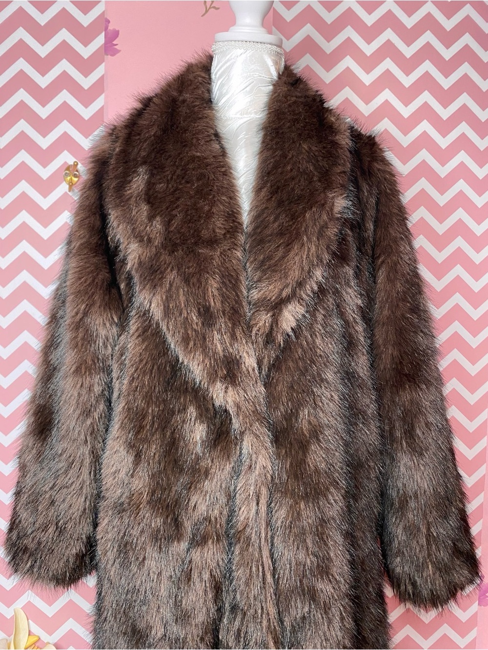 🎀🌷 Long Brown Luxurious Faux Fur Coat 🌷🎀 NWT - Picture 3 of 10